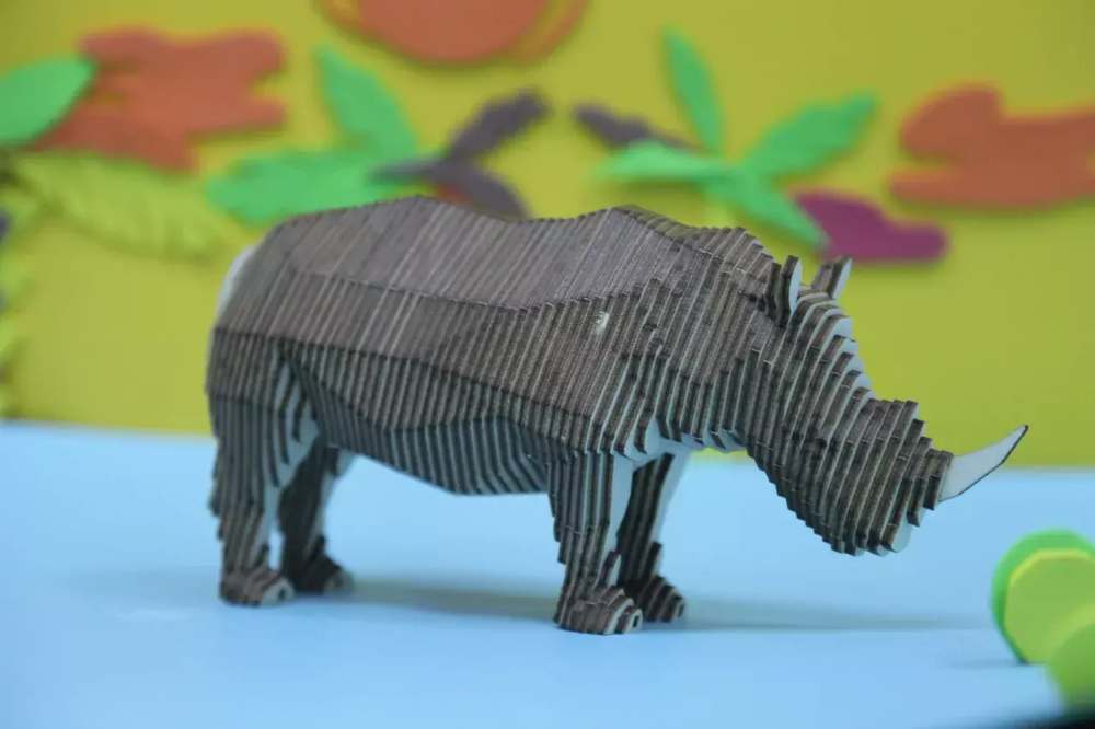 Деревянный конструктор UNIWOOD Носорог с набором карандашей