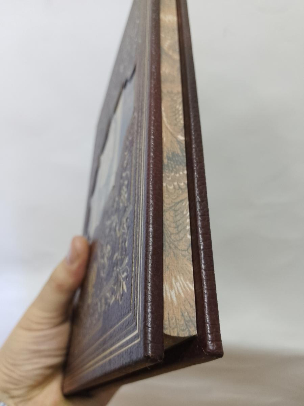 "Книга русского офицера" Книга подарочная в кожаной коробке