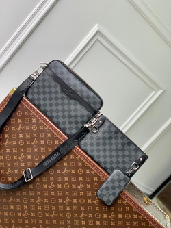 Louis Vuitton Trio Messenger