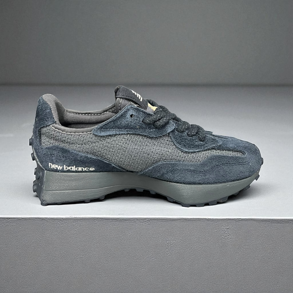 New Balance 327 • Blue