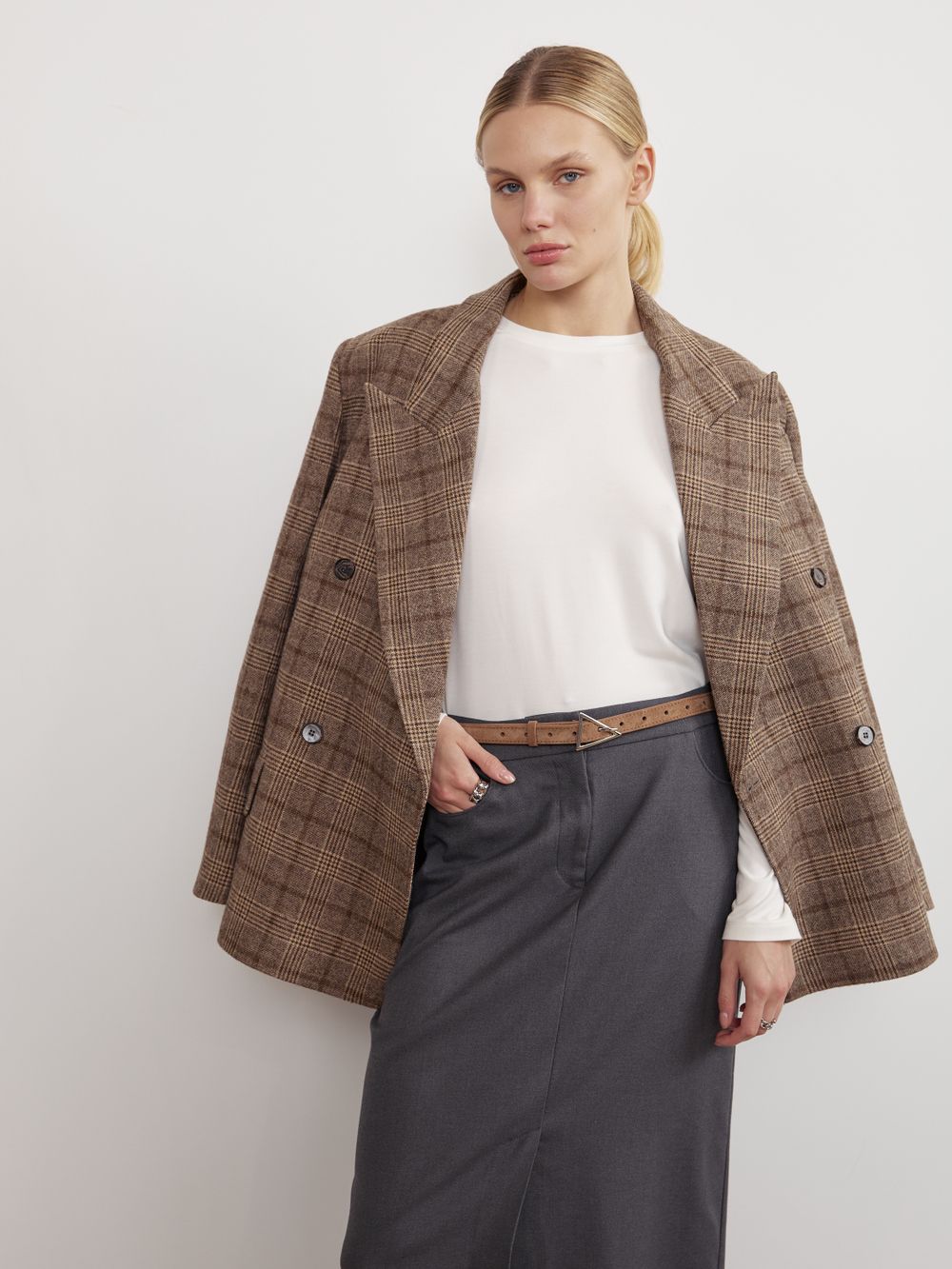 БАЗОВЫЙ ТОНКИЙ РЕМЕНЬ С ТРЕУГОЛЬНОЙ ПРЯЖКОЙ ЗАМША КАПУЧИНО