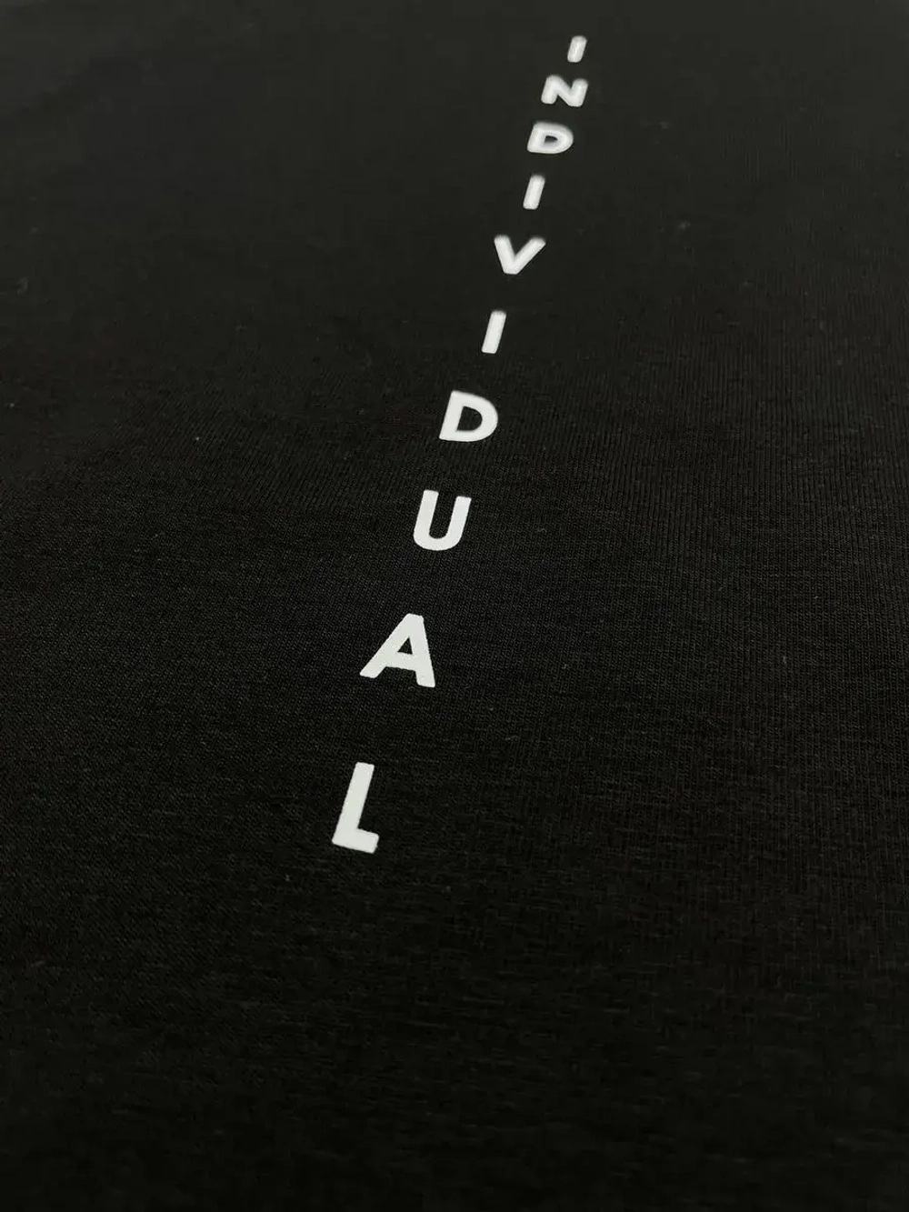 Футболка черная оверсайз с принтом на спине