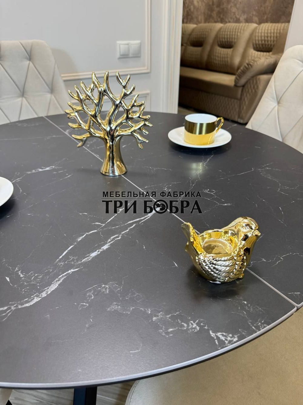 Круглый раздвижной стол "Бонжур", керамогранит, черный мрамор и стулья "Лондон"