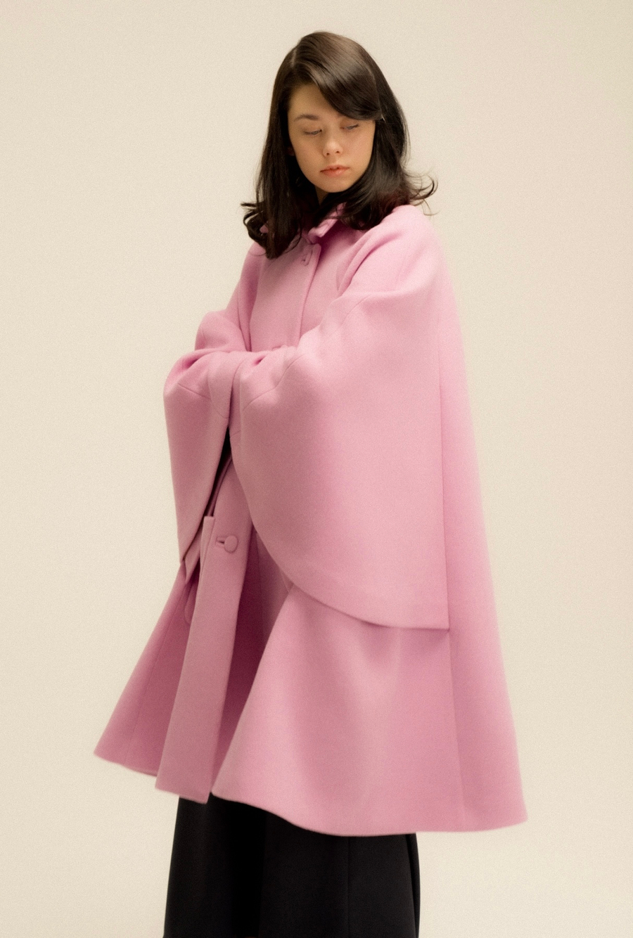 Пальто-кейп сложного кроя (образец)