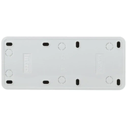 Розетка Intro Quadro 2-206-01 с заземлением трехместная 3х2P+E 16А-250В IP20 открытой установки белая