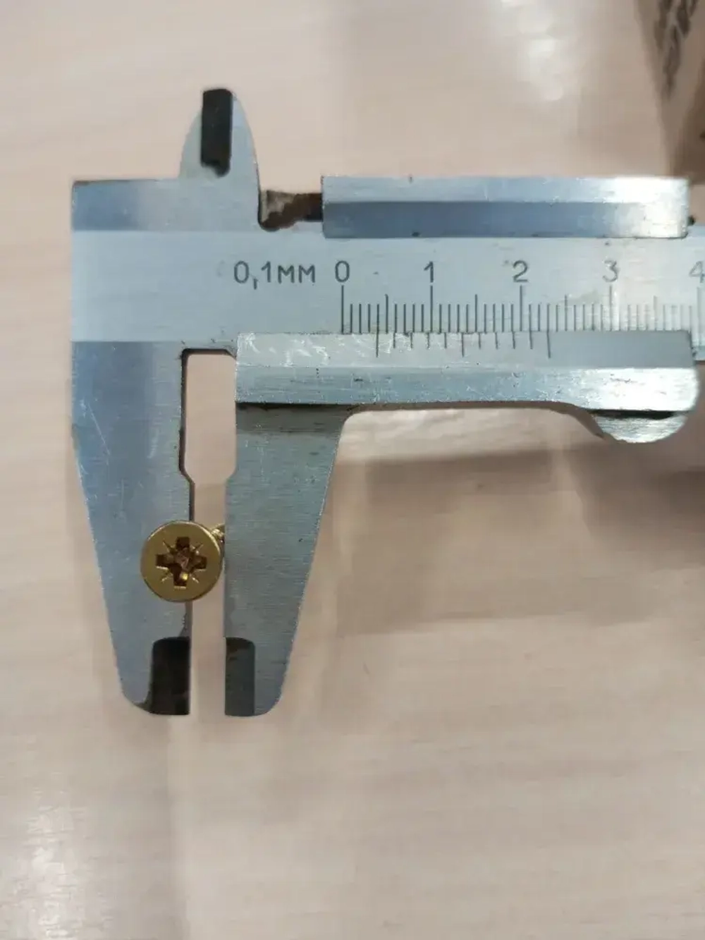 Саморез 4 x 40 мм 200 шт. 0.010 кг.
