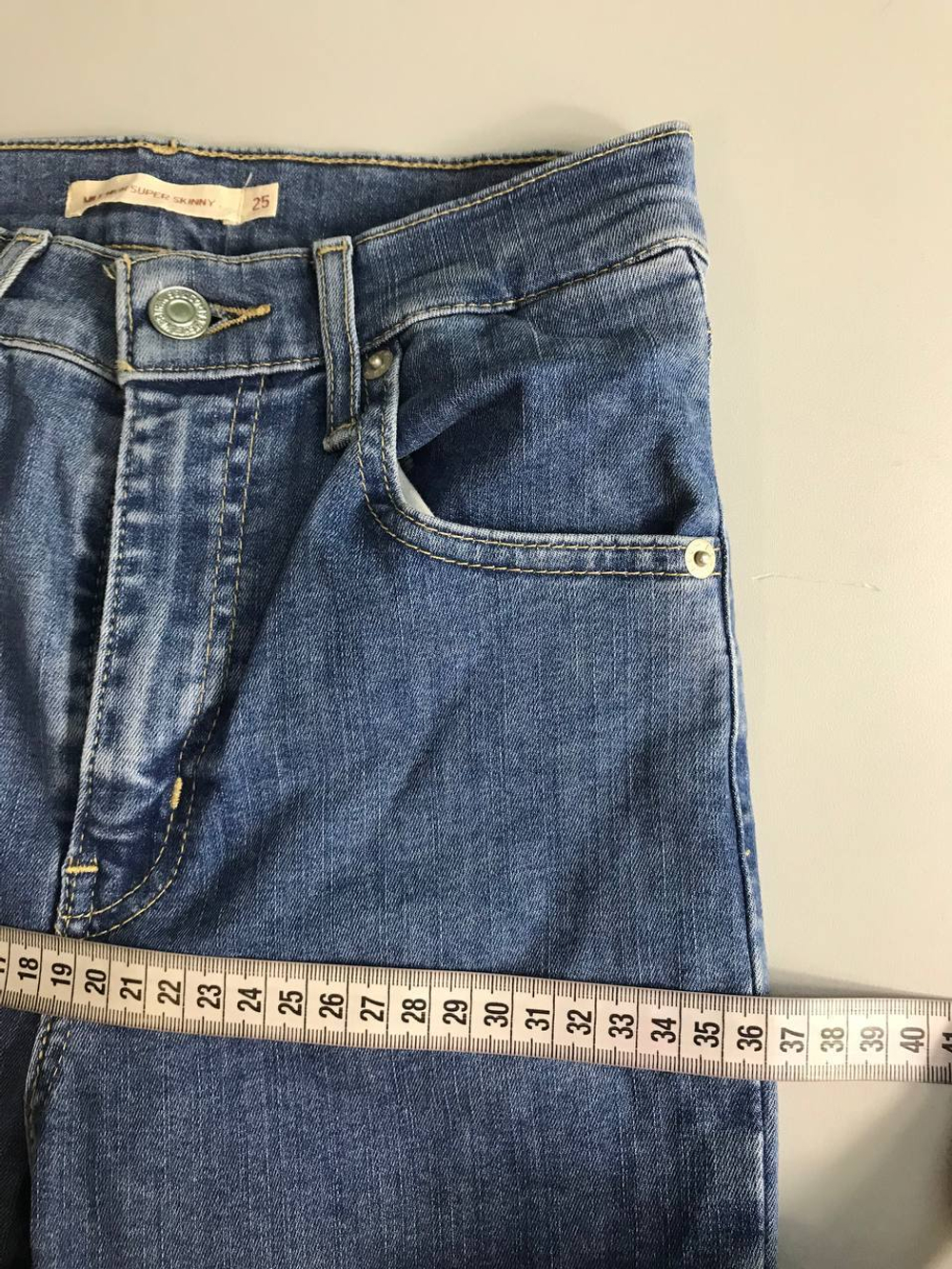 Джинсы Levis скини маркировка 25, на 42 размер