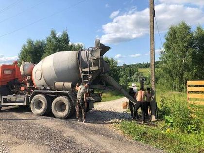 Залит фундамент для откатных ворот