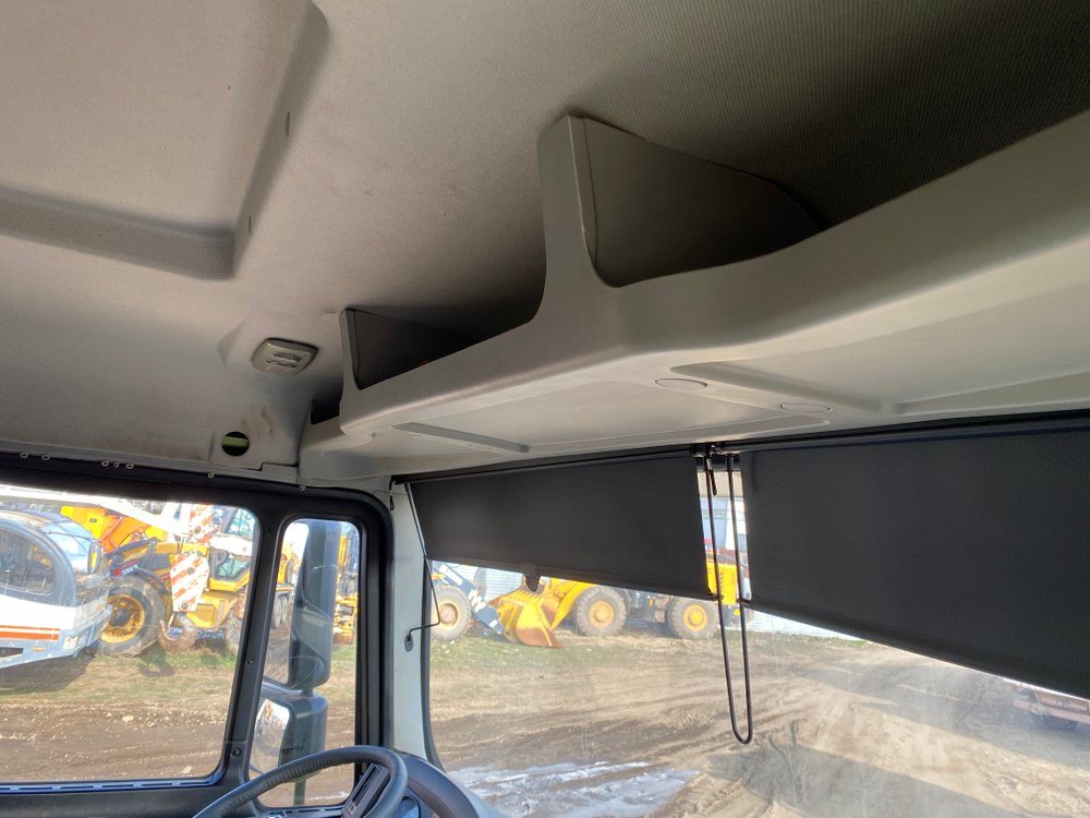 Shacman (Shaanxi) SX* 6x4 Седельный тягач SX42584V324 (Дизельный, 11,6 л, 423 л.с., МТ)