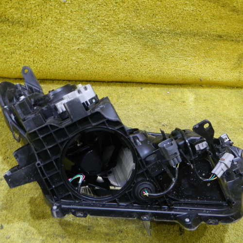 Битая Фара левая Toyota Rav 4 CA40 (2015-2019) LED