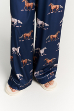 Костюм двойка с лошадьми - S размер