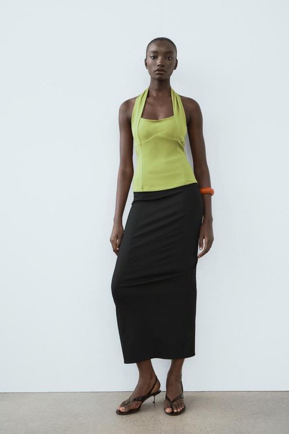 ZARA ЭЛАСТИЧНЫЙ ТОП С ГОРЛОВИНОЙ ХАЛТЕР И СБОРКОЙ, ФИСТАШКОВЫЙ