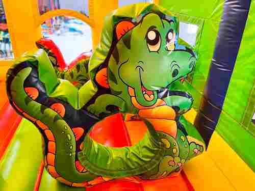 Коммерческий надувной батут «Динопарк 2» с крышей, 6*4*4,3 м