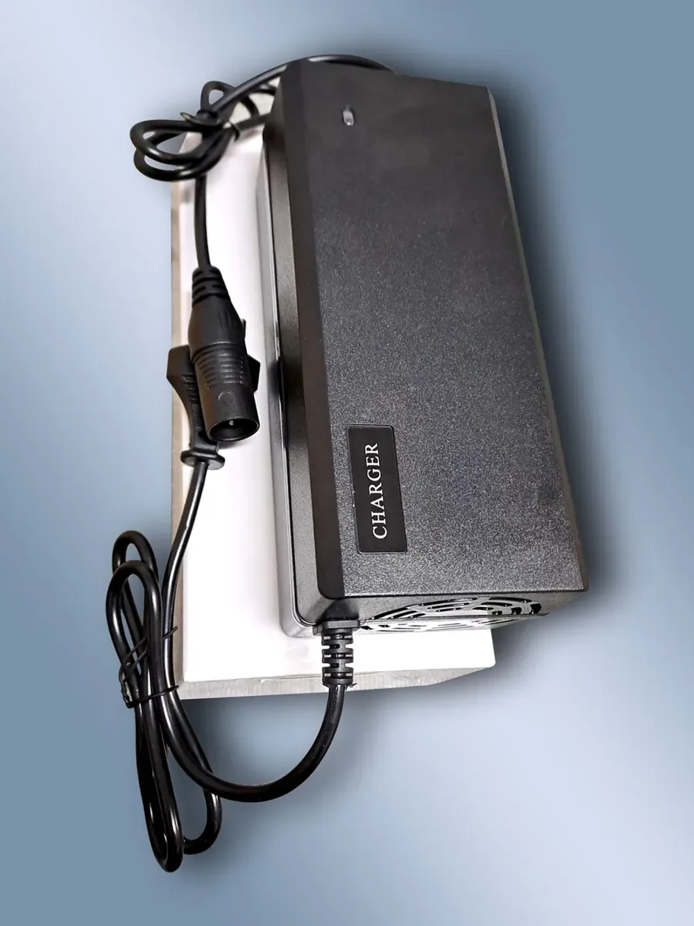 Зарядник электровелосипеда 60V 5А