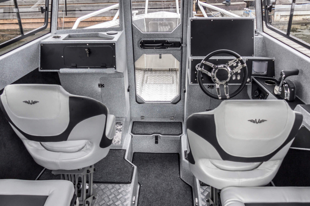 Катер Volzhanka VOYAGER 800 COB (CabinOpenBow)