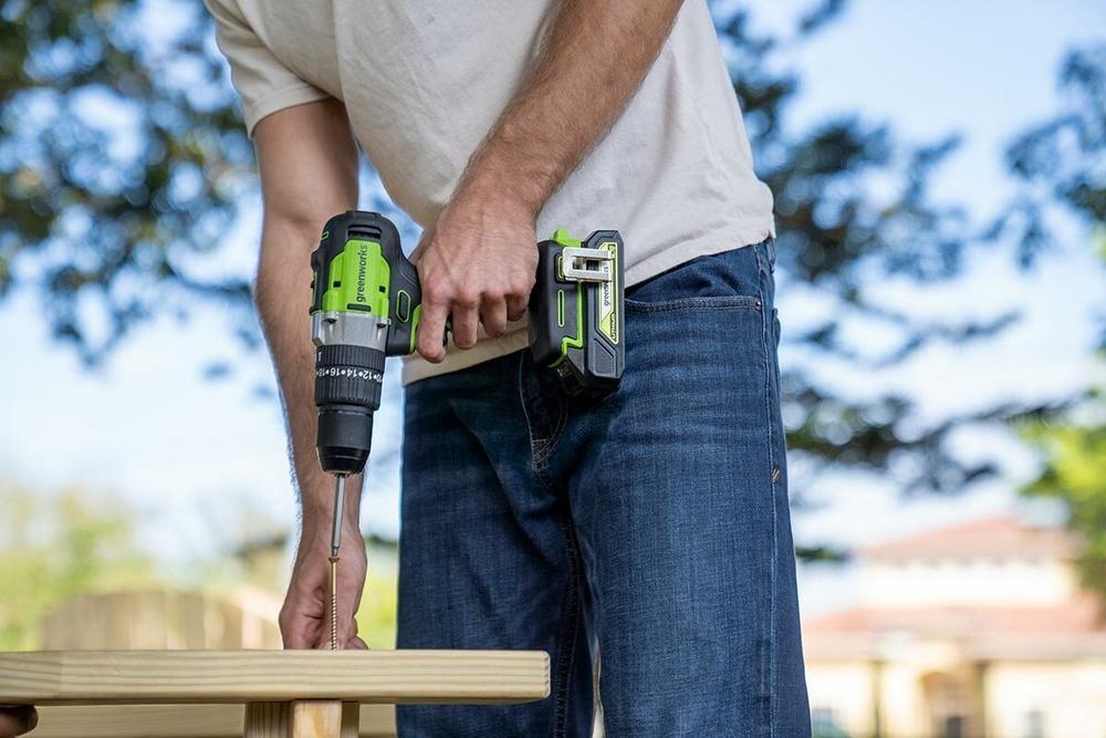 Аккумуляторная ударная дрель-шуруповерт Greenworks 3704107UA