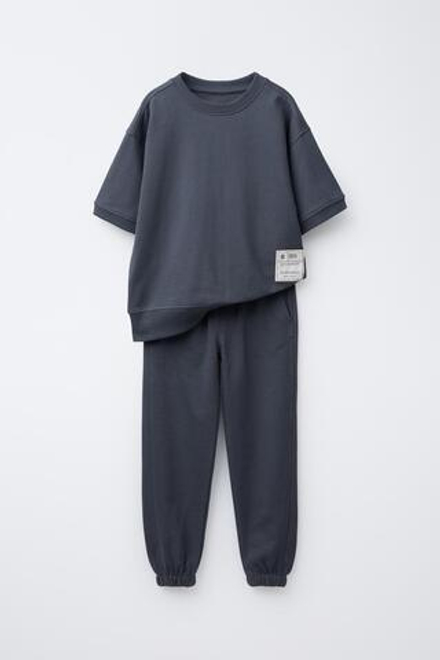 ZARA КОМПЛЕКТ ИЗ ХУДИ И БРЮК-ДЖОГГЕРОВ ИЗ МЯГКОЙ ТКАНИ С НАШИВКОЙ, АНТРАЦИТОВО-СЕРЫЙ