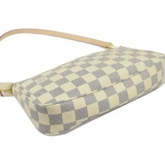 Клатч Louis Vuitton Pochette Accessoires 2008-го года бежевый