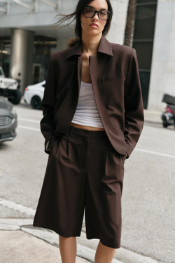 ZARA ДЛИННЫЕ БЕРМУДЫ С ЗАЩИПАМИ, КОРИЧНЕВЫЙ