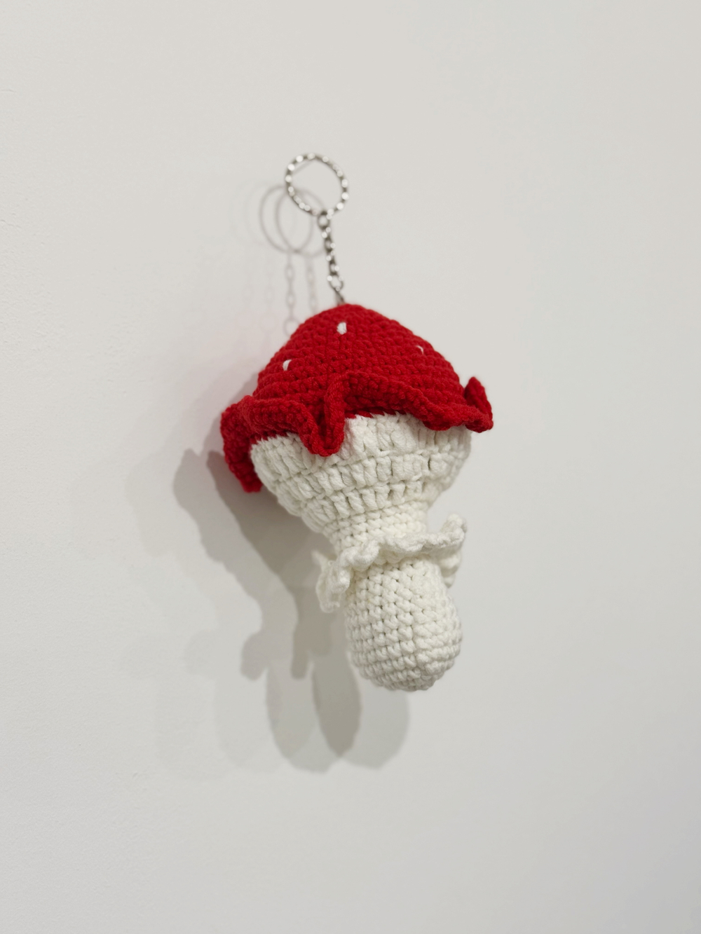 Вязаный брелок-мухомор