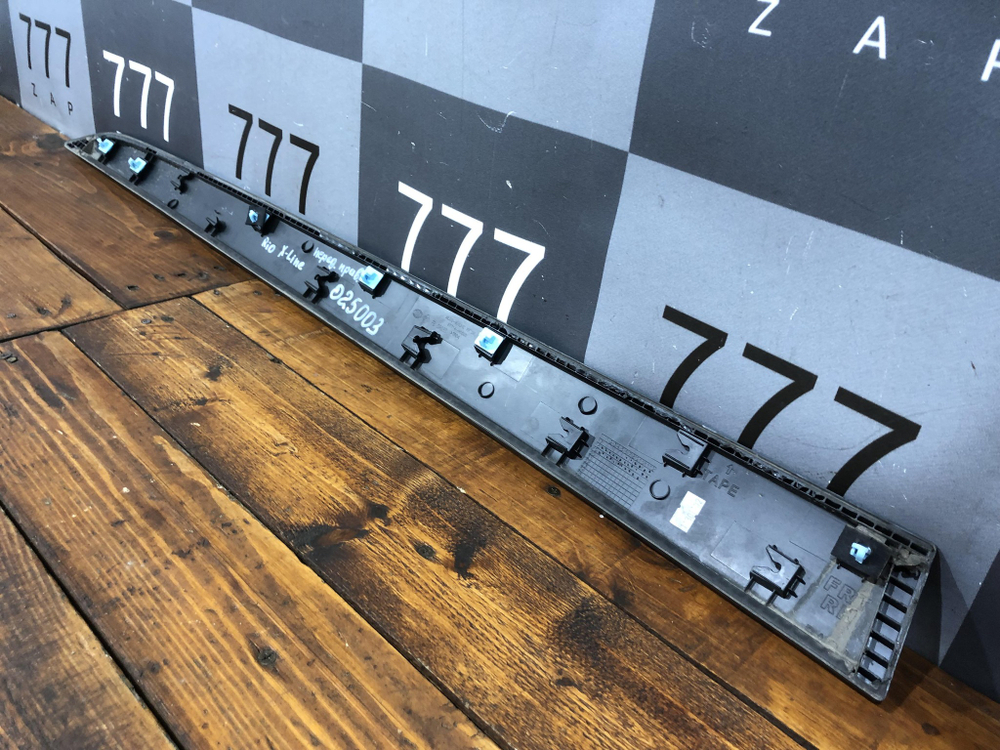 Накладка двери передней правой Kia Rio 4 X-Line 17-22 Б/У Оригинал 87714H0500