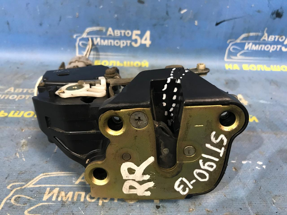 Замок двери задней правой TOYOTA CORONA 1995