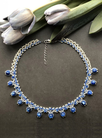 Колье "Черепица" ручной работы из бисера и камня Кианит