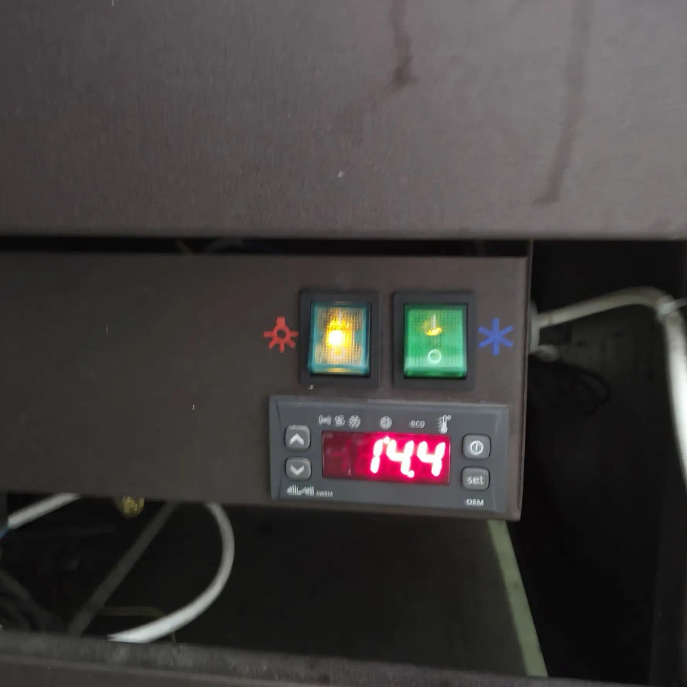 Витрина холодильная 900