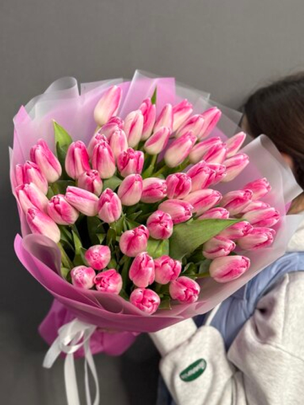 Монобукет с 53 тюльпанами