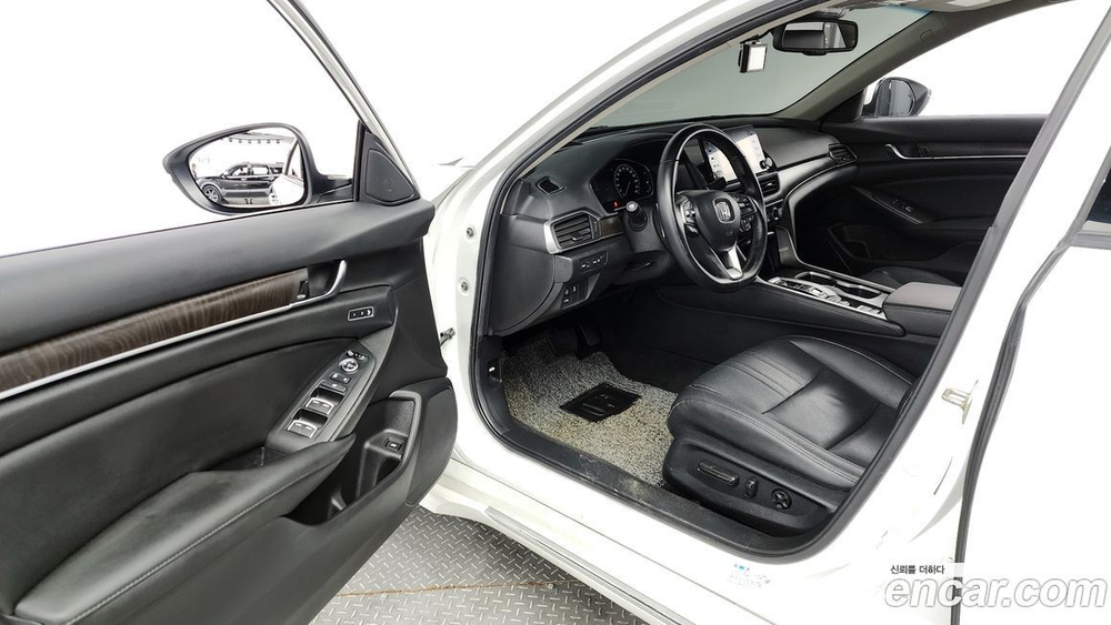 Honda Accord 10 Generation 2.0 Hybrid Touring (10.2020)