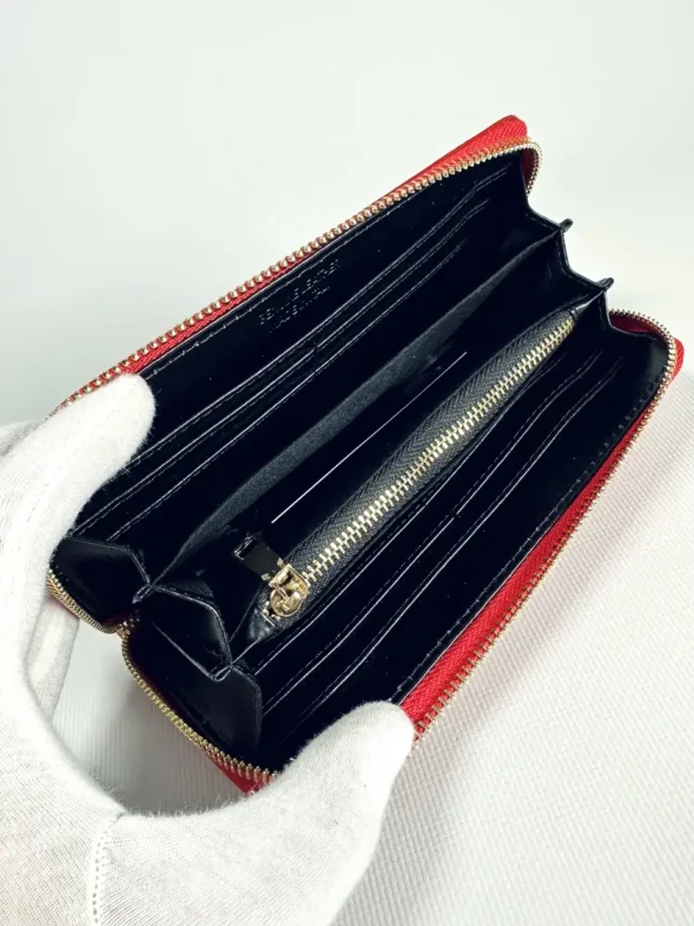 Женский красный кошелек на молнии