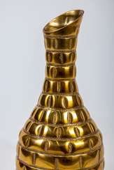 Ваза металлическая золотая