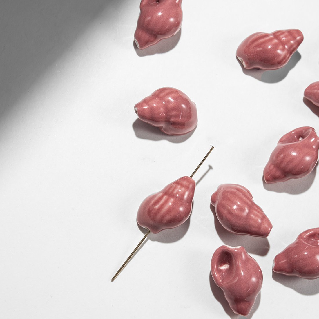 Бусина в форме морской ракушки, 14,6*21мм, коралловая, глазурированный фарфор