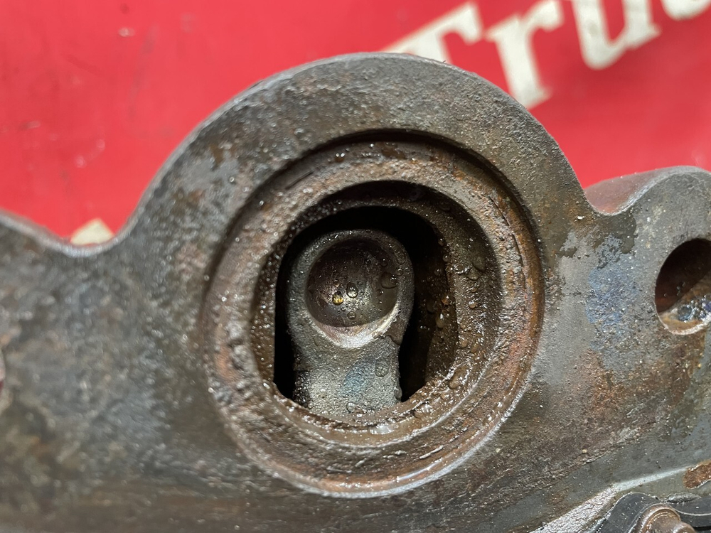 Суппорт задний левый