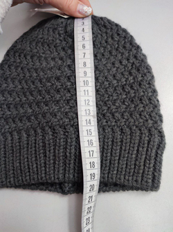 Шапка вязаная на 7-14 лет, новая