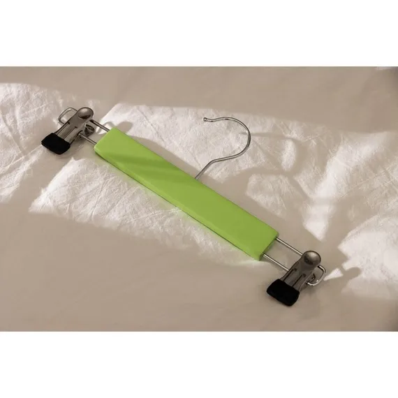 Вешалка деревянная для брюк и юбок с зажимами SAVANNA «Тэри», 28×11,5×2,8 см, цвет зелёный