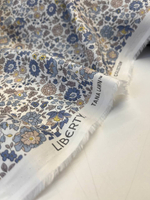 Хлопок Liberty белый с голубым цветочным принтом Tana Lawn™ Cotton - Classic Collection