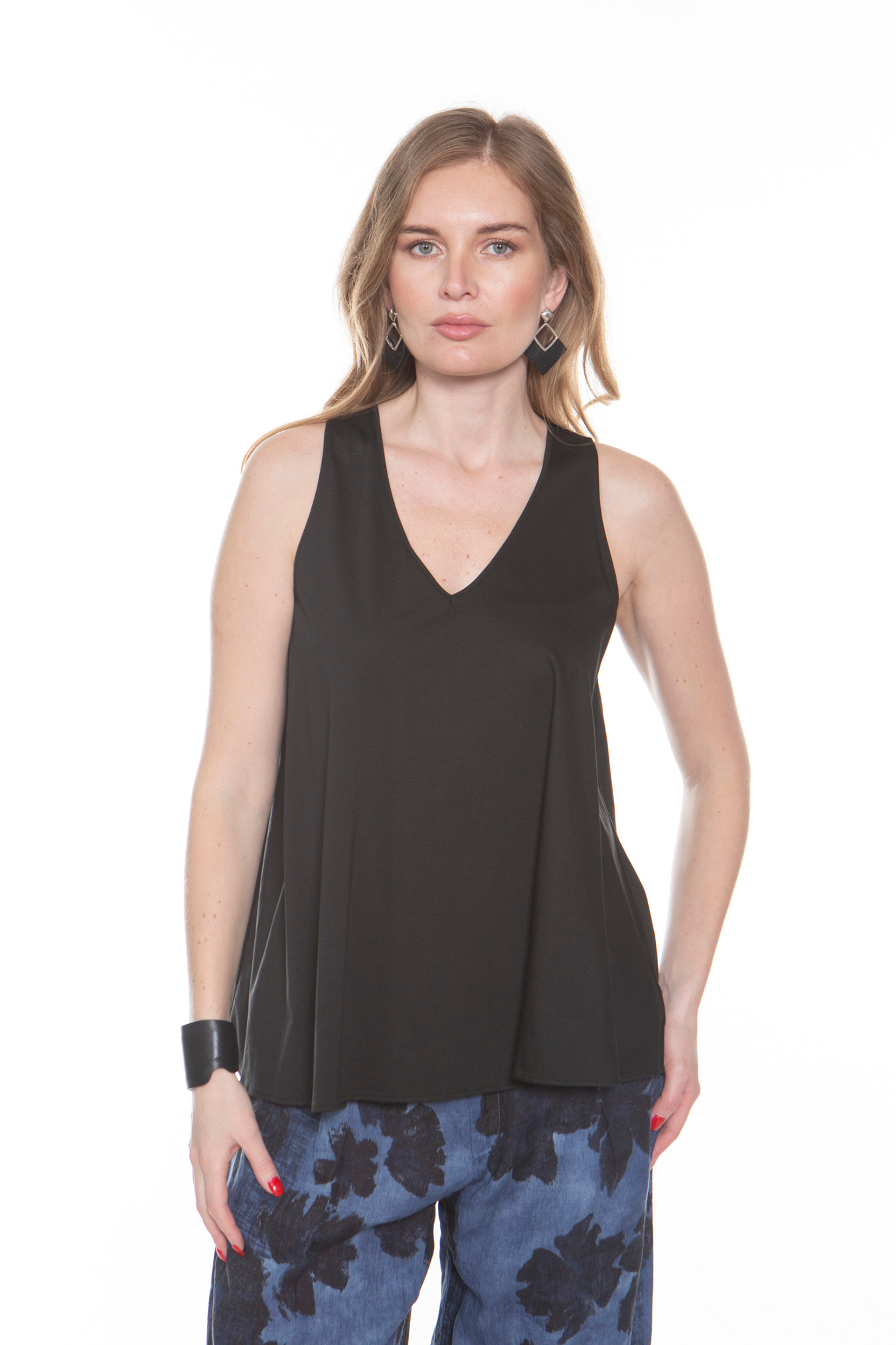 ТОП С V-ОБРАЗНЫМ ВЫРЕЗОМ