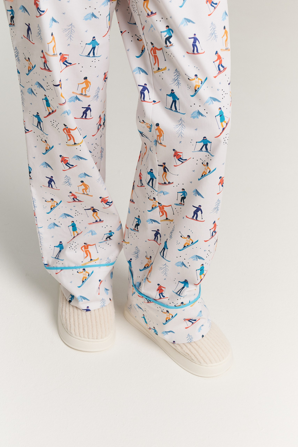 Костюм двойка из сатина с лыжниками - размер S-M