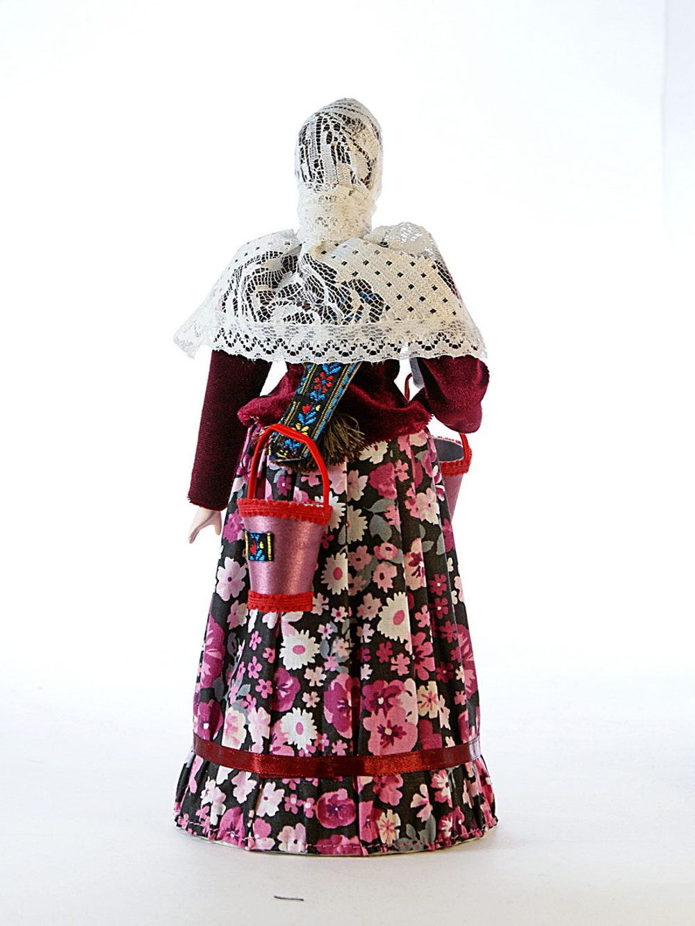 Кукла коллекционная в костюме "Водоноска-казачка" в теплой рубахе