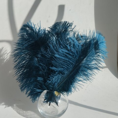 Перо страуса темно-синее 15 - 20 см.