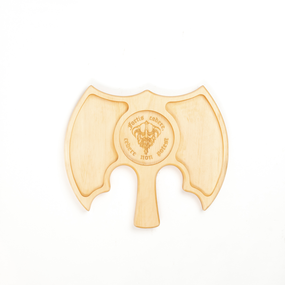 Деревянная менажница из кедра для подачи блюд и закусок с гравировкой "Fortis cadere cedere non potest"