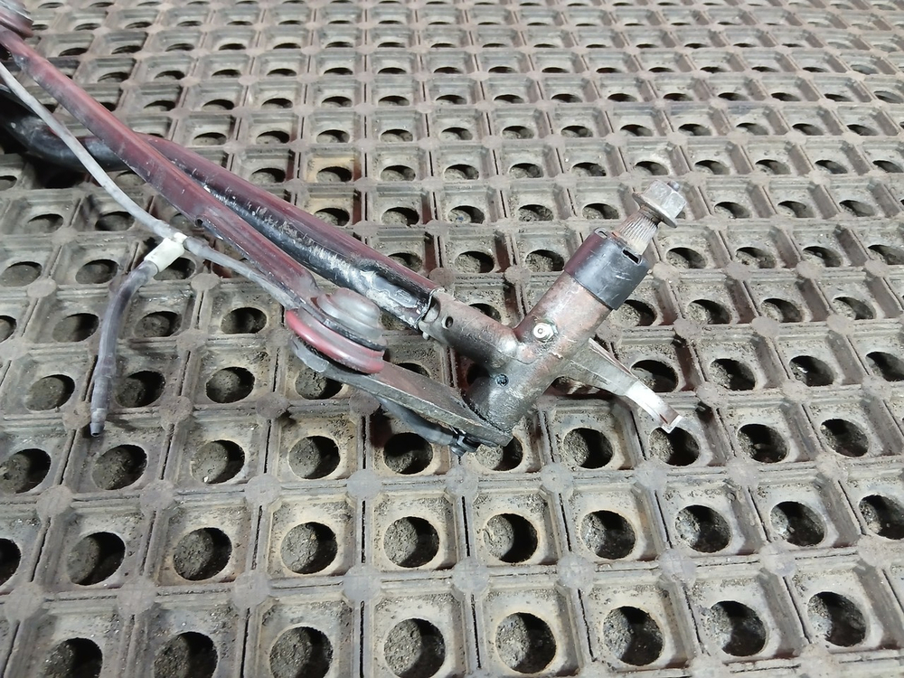 Трапеция стеклоочистителей в сборе