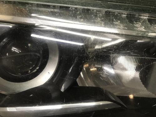 Битая Фара правая Toyota Hilux 8 (2015-2020) LED
