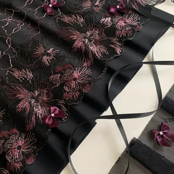 Вышивка на сетке черная/слива 30 см