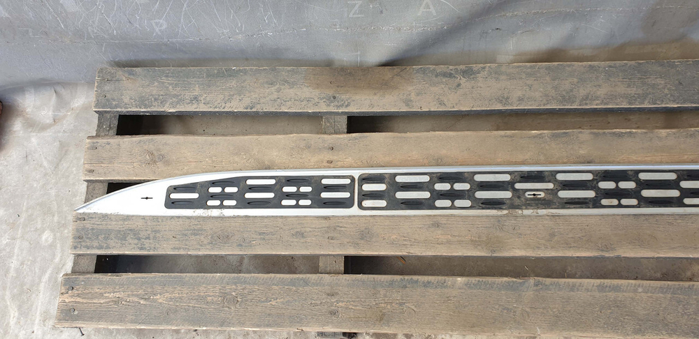 Накладка подножки левой Mercedes GLE (W166) 11-18 Б/У Оригинал A1666980348