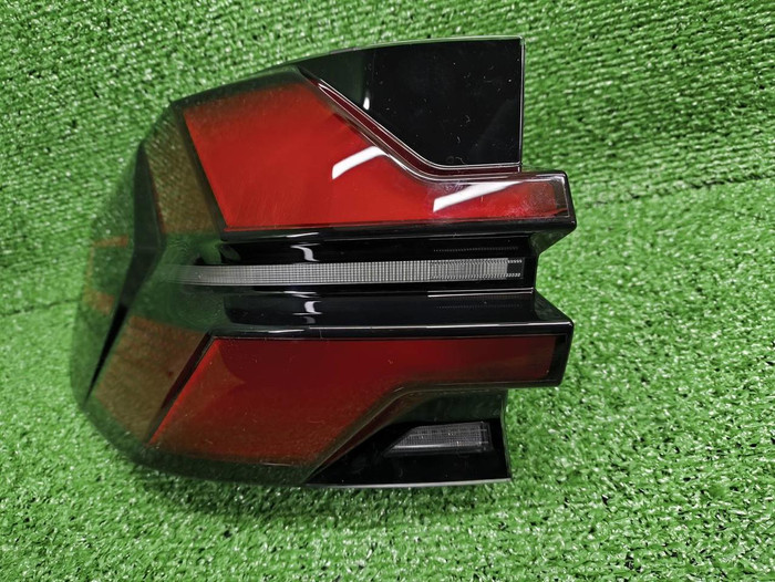 Фонарь левый внешний BMW X5 G05 (2023-н.в.)