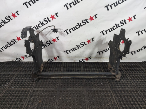 Усилитель переднего бампера в сборе