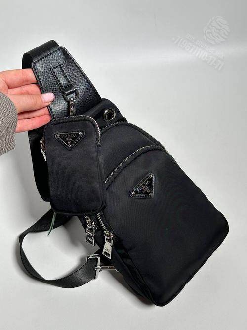 Нагрудная сумка-слинг Prada