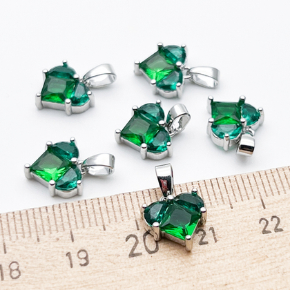 Подвеска Сердце, цвет серебро (родий)+изумрудный, размер 10 мм, цена за 1 шт